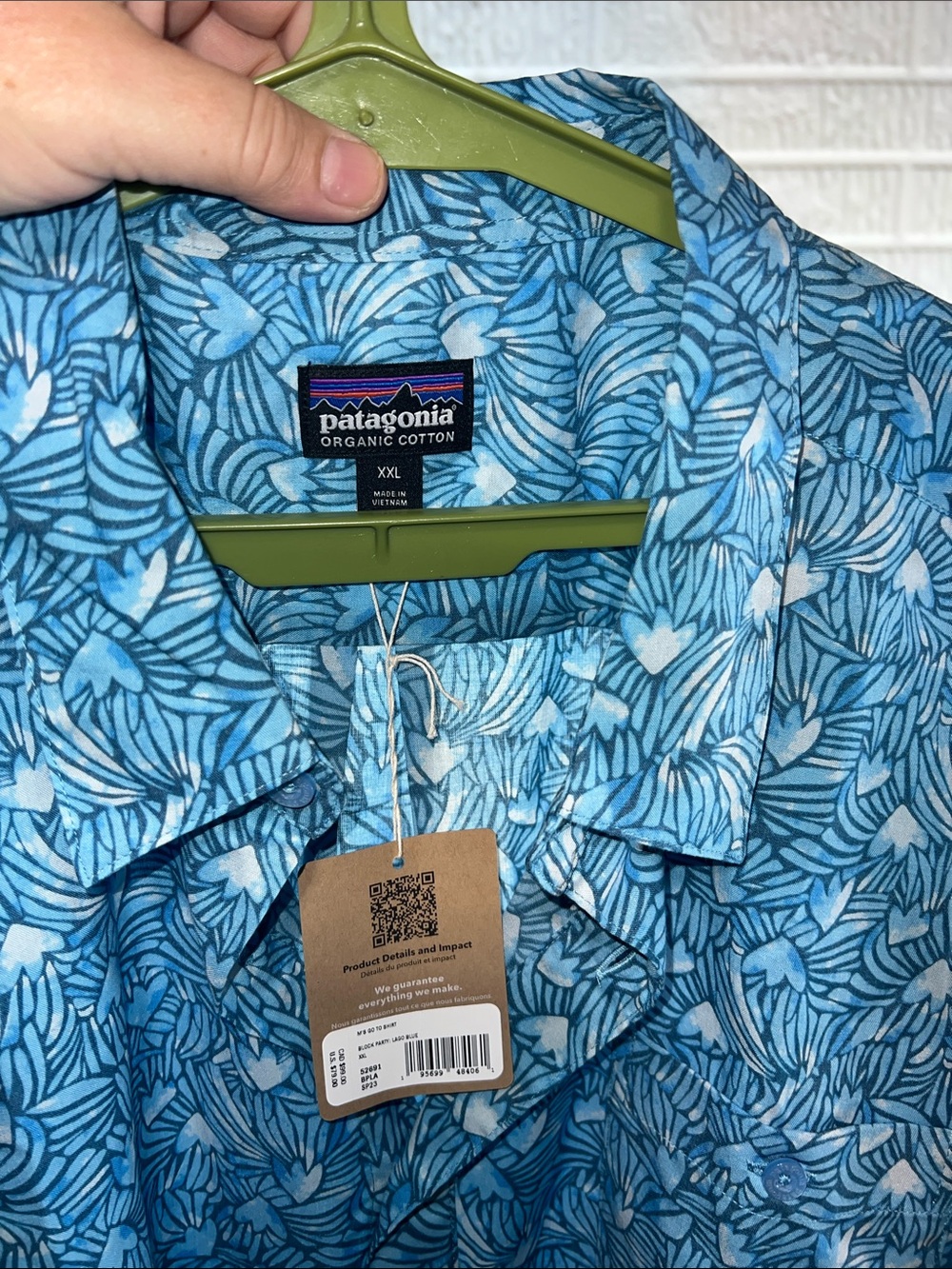 Patagonia Organic Cotton Blue Leaf-Print Short Sleeve Go To Shirt NWT - Picture 3 of 3